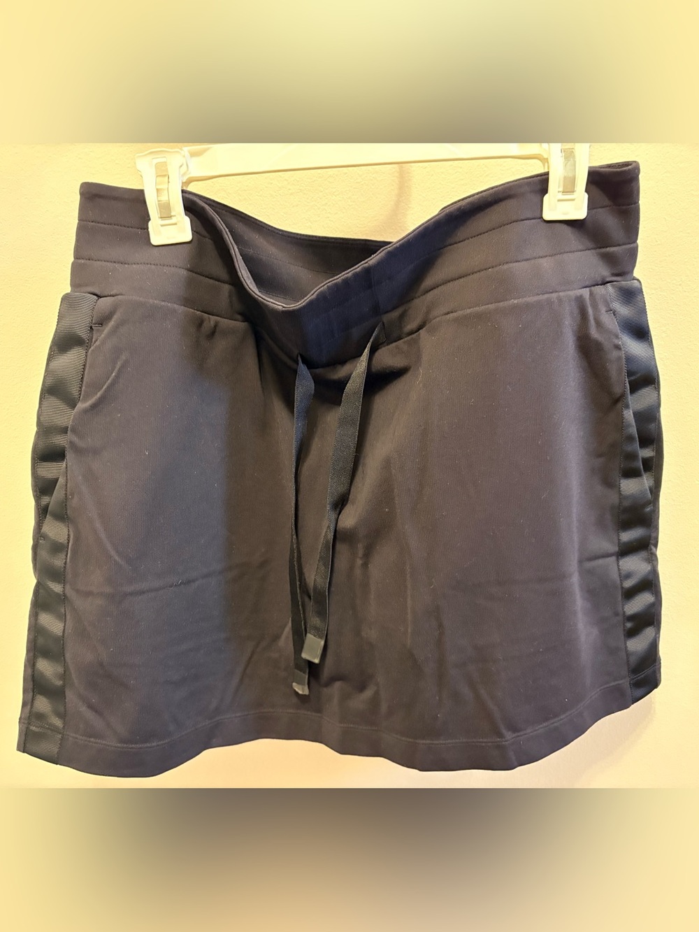 ATHLETA Metro Downtown Skort Black Large Discontinued